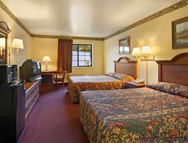 Super 8 By Wyndham Claremore Ok מראה חיצוני תמונה
